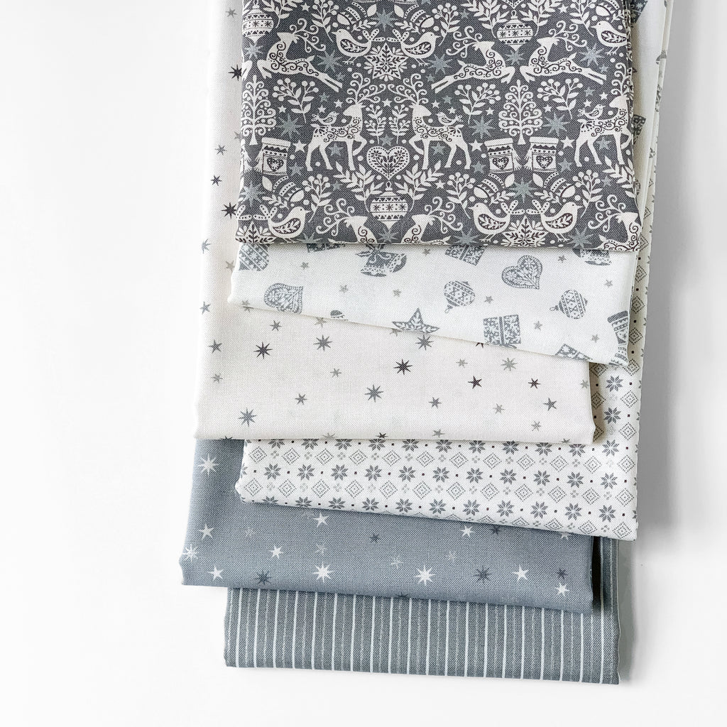 Sparkling Silver Fat Quarter Bundle